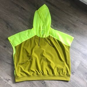 Nike Women’s Crop Work Out Top, Size Large